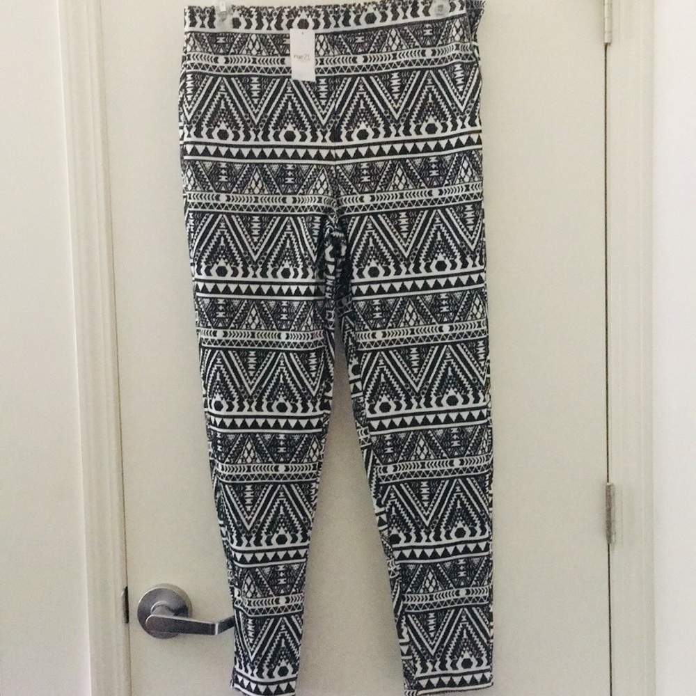 Black & white tribal print pants